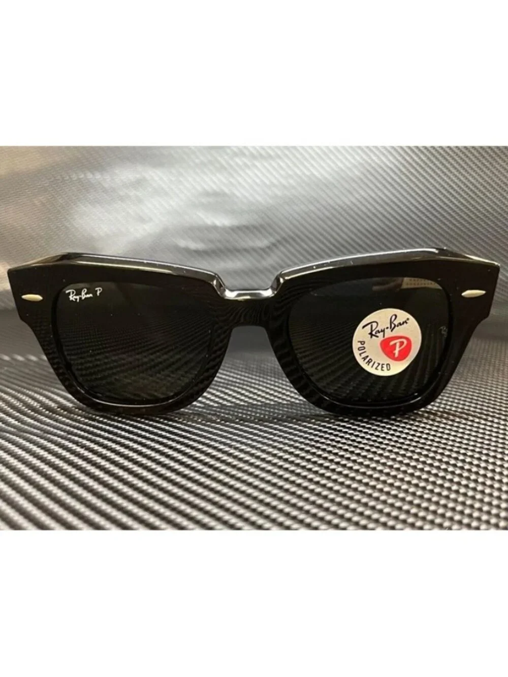 New Ray Ban Men  Black Sunglasses  52- 20- 145